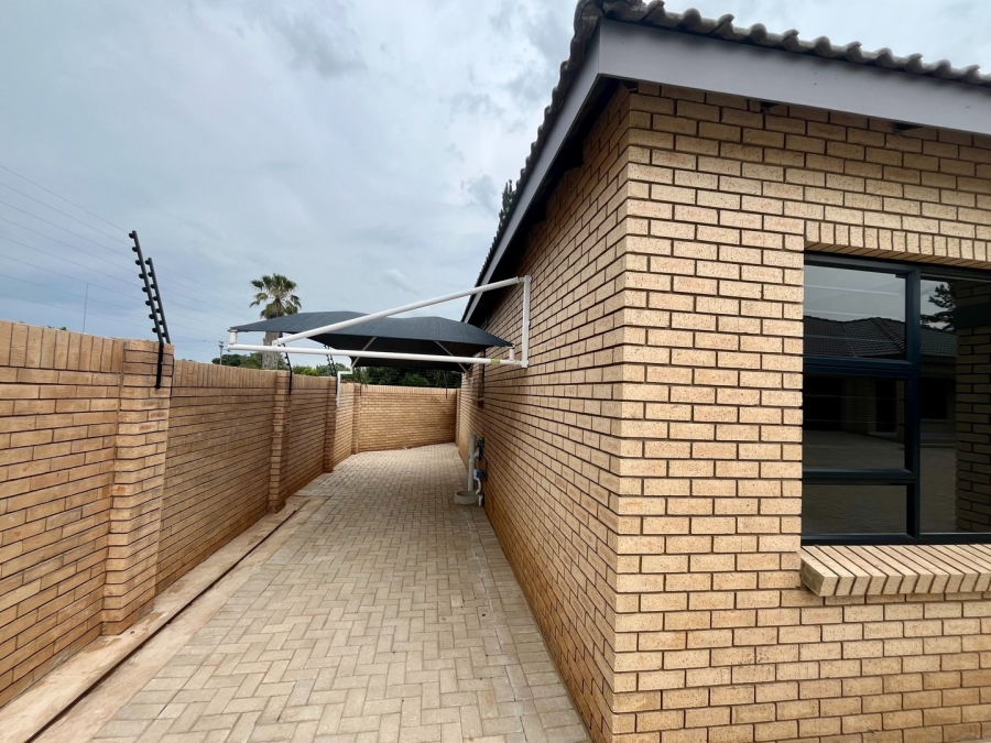 3 Bedroom Property for Sale in Flamwood North West